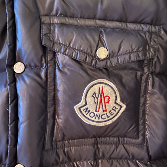 Moncler down jacket (Men’s) - Picture 4 of 7